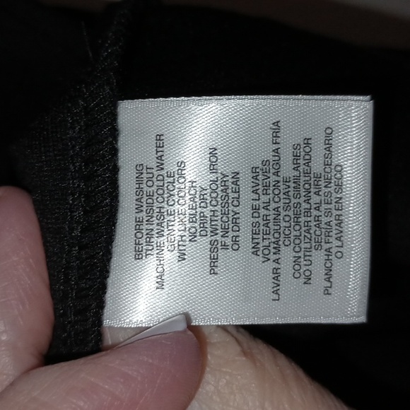 Anne Klein Medium Black "Y" Neck Half Zip Short Sleeve Top - Picture 4 of 6